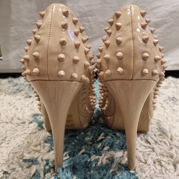 Aldo spiked nude heels size 8.5 - Picture 2 of 4
